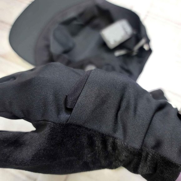 zero cap running hat and weather gloves by On - Picture 9 of 10